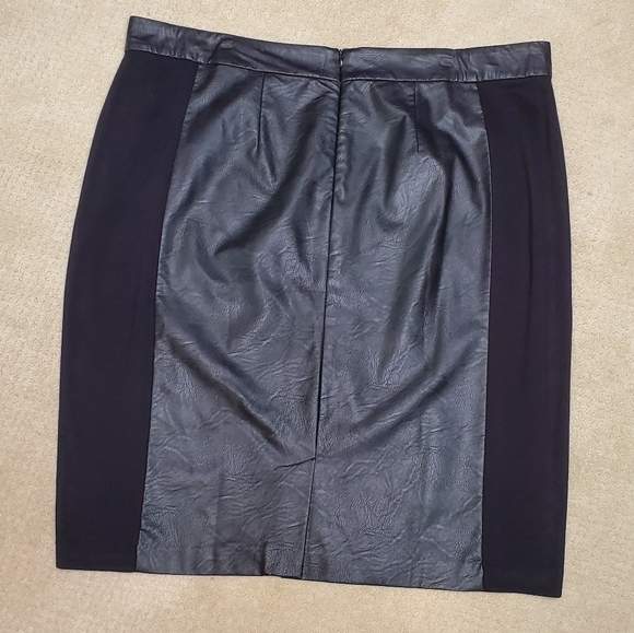 NWT Natori Faux Leather/Knit Pencil Skirt - Picture 6 of 8